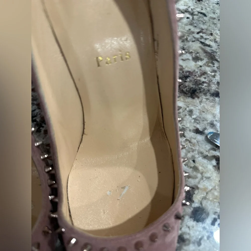 Christian Louboutin pink suede pumps. - Picture 13 of 13
